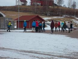 Ut for å hente opplysninger Ut på skolen for å spørre de andre elevene Her pågår det en spørreundersøkelse!