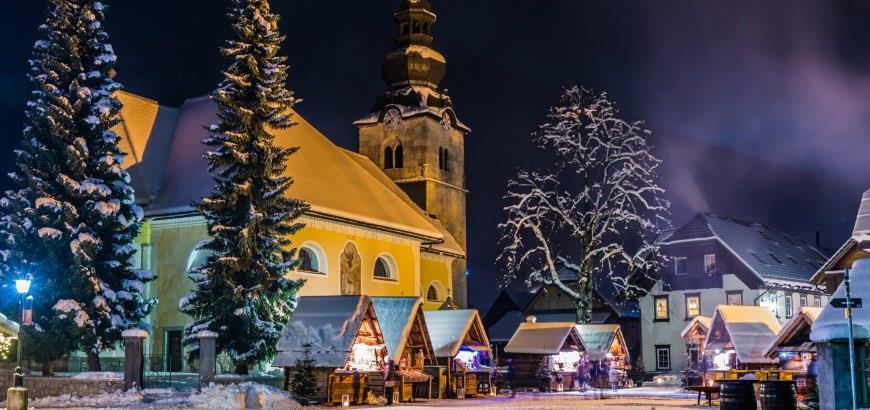 KRANSKJA GORA Kranjska Gora er et kjent feriested, omringet av de juliske Alper, og her tilbys det underholdning, sport