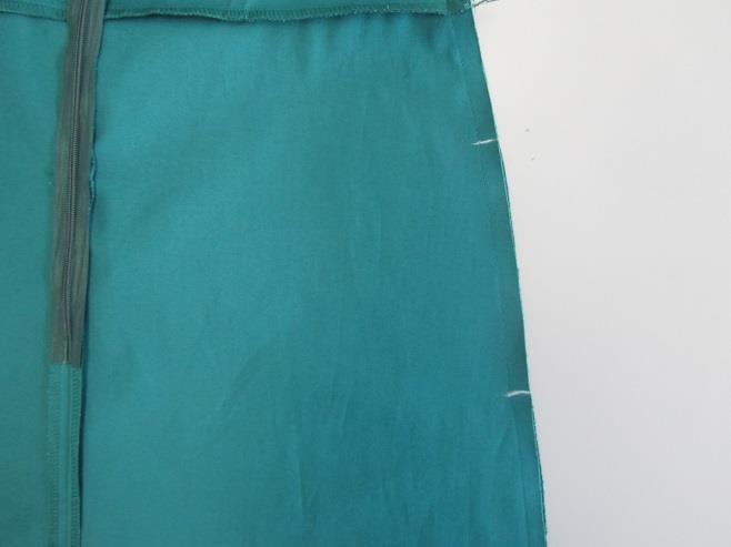 Innersøm lommer: Lukk kjolens sidesømmer fra ermehullet til