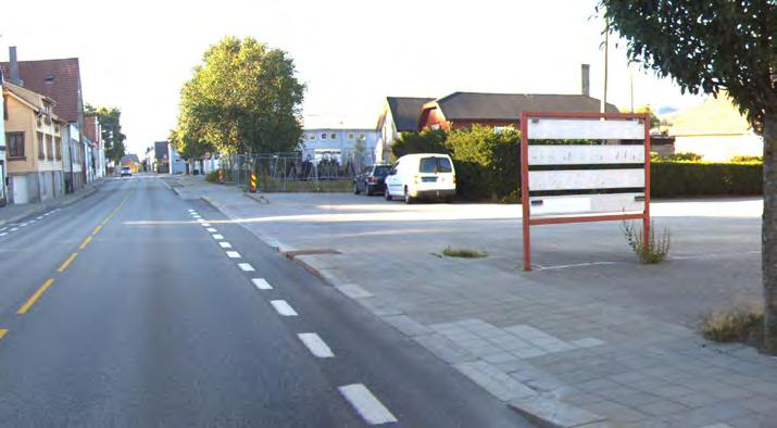 Avkjørsel må også benyttes for Strandgata og. Avkjørsel er markert med blått i bildet til venstre.