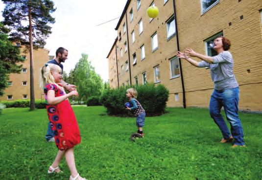 Familien Lorentzen Hjorthaug trives godt på 64 kvadrat på Lambertseter, og foreldrene flytter heller ut på stua enn å forlate nærmiljøet når barna blir større.