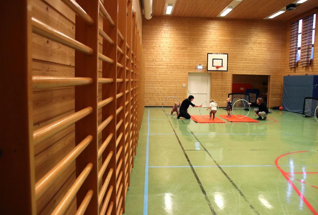 Venter flere i barnehagen På skolen er det totalt fire ansatte, fordelt på litt over to lærerstillinger og en stilling som assistent.