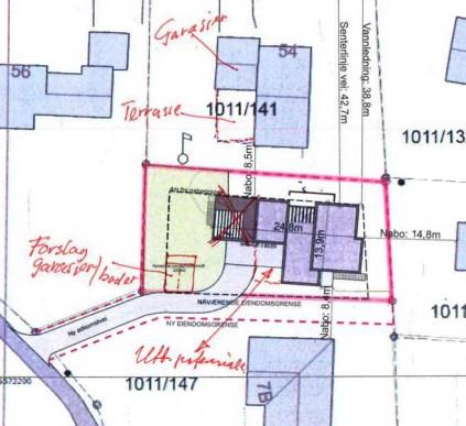 Det er «hengt på» ikke bare garasjer og boder, men en terrasse i 2.etg. Stor terrasse i 2. etg med «utsikt» ned mot vår terrasse, med avstand 8-10 meter er uaktuelt for oss, grunnet støy og innsyn.