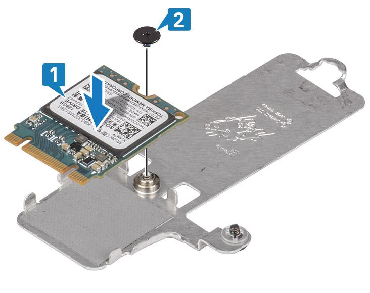 3 Skyv og sett varmeplaten for SSD-disken inn i sporet på SSD-disken [1]. 4 Stram festeskruen som fester varmeplaten til håndleddstøtten og tastaturenheten [2].