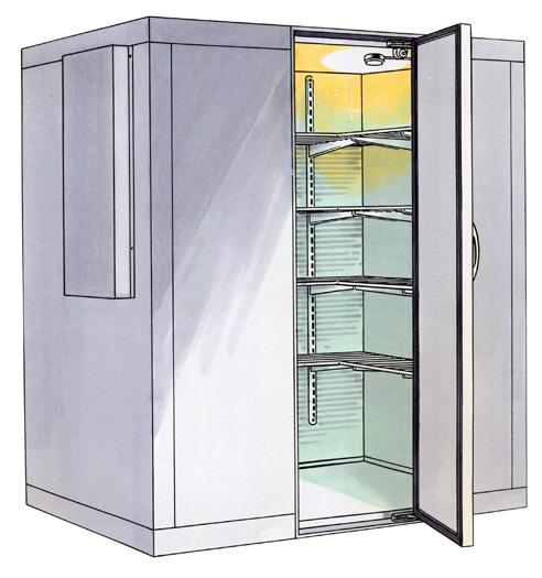 Kjølerommet holder en fin kjøleskaptemperatur og har stor plass til matvarer med 44 cm dype trådhyller på 3 vegger og i 4 høyder, samt gulvplass til bruskasser og potetsekker osv.