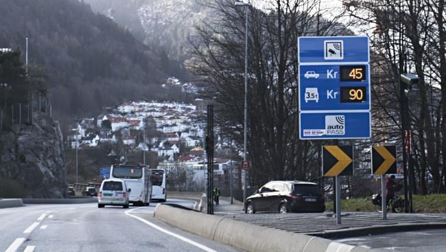 Fra veipakker i by til helhetlige bypakker Bergen var først ut med bomring for å finansiere en veipakke i 1986.