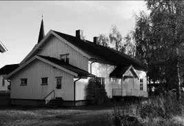 Han og kona Agnethe fikk seks barn: Knut, Paul, Leif, Arvid, Agnethe og Magdalena (hun ble kalt Magda). Lærerens leilighet var i den ene enden av bygget og skolestua i den andre.