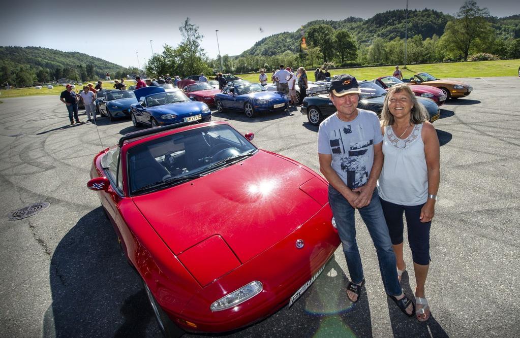 Har samlet «halve» Europa til Mazda-tur på Sørlandet Geir og Siv Landås falt pladask for den ikoniske Mazda MX-5 kabriolet for 17 år siden.