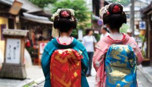 Ta dere gjerne tid til å besøke den lille øyen Miyajima, som tar en time med tog og ferge fra Hiroshima, og hele reisen inngår i deres Japan Rail Pass.