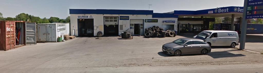 Foto fra Google Steet View, med omsøkt plassering av handelslokale innenfor lagerport 2 halvåpen midt i bildet.