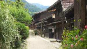 Dere overnatter i en av byene på et familiedrevet japansk gjestgiveri, kalt minshuku.