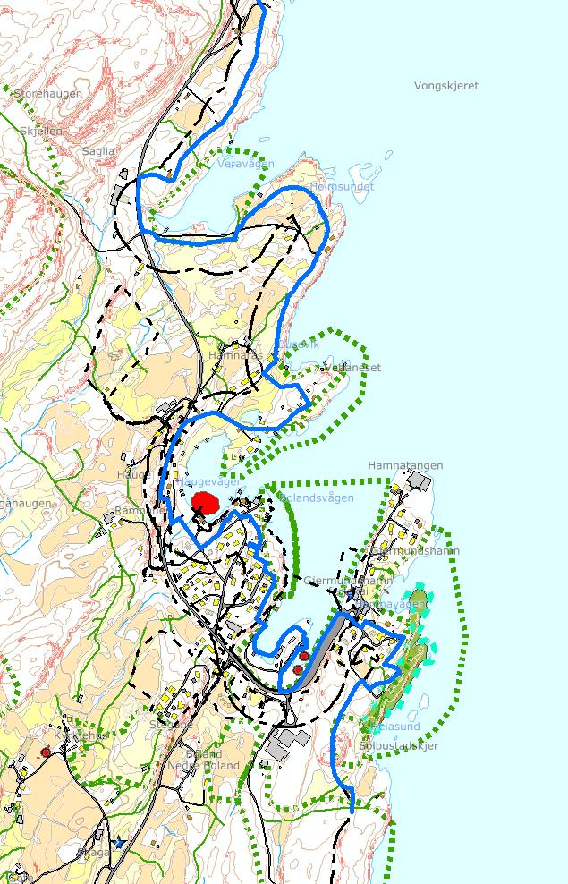 Funksjonell strandsone føl frå sør køyrevegen som dannar bruksmessig barriere, og vidare i framkant av bygningar og i overkant av bratt topografi.