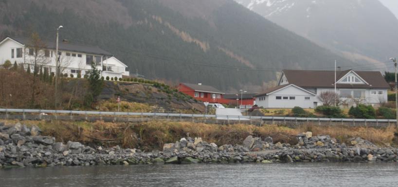 strandsona ikkje vurdert på nytt og linja vert sett i samsvar med plan.