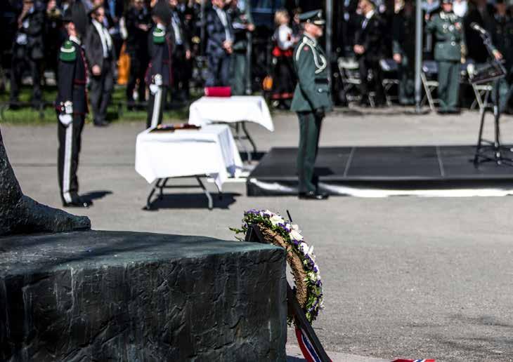 H. M. Kongen legger ned krans på frigjørings- og veterandagen, på hovedarrangementet på Akershus festning. I tillegg markeres psykiske helse.