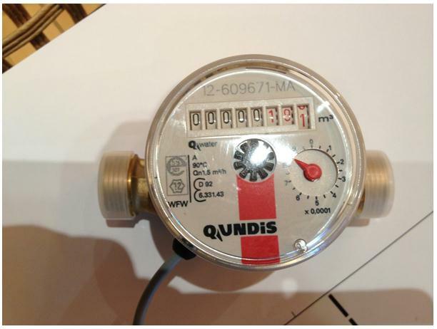 Produktbeskrivelse: Qundis er en komplett vannmåler som er tilpasset måling av varmt eller kaldt tappevann i leiligheter. Måleren er enkel å montere da den i prinsippet er plasseringsuavhengig.