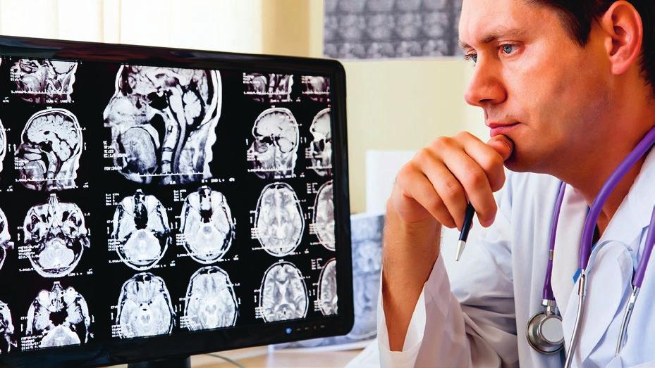 2. AKUTT BEHANDLING For å skille mellom hjerneinfarkt og hjerneblødning må det tas CT- eller MR-bilde av hodet. Det vanligste er å ta et CT-bilde først. Dette gjøres raskt etter innleggelse i sykehus.