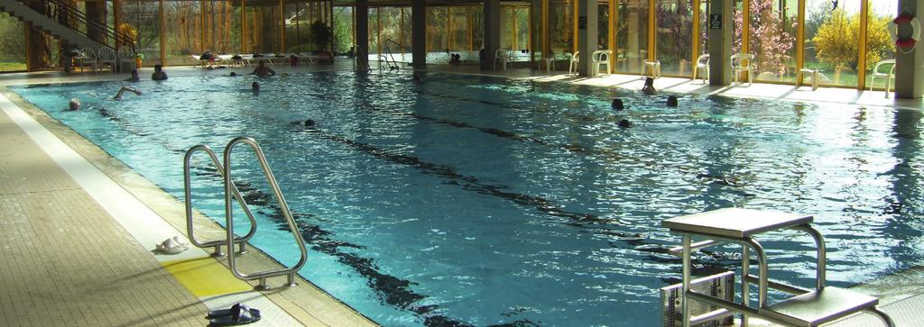 NaturFreibad Hallenbad mit Whirlpool, chwimmerund Nichtschwimmerbecken
