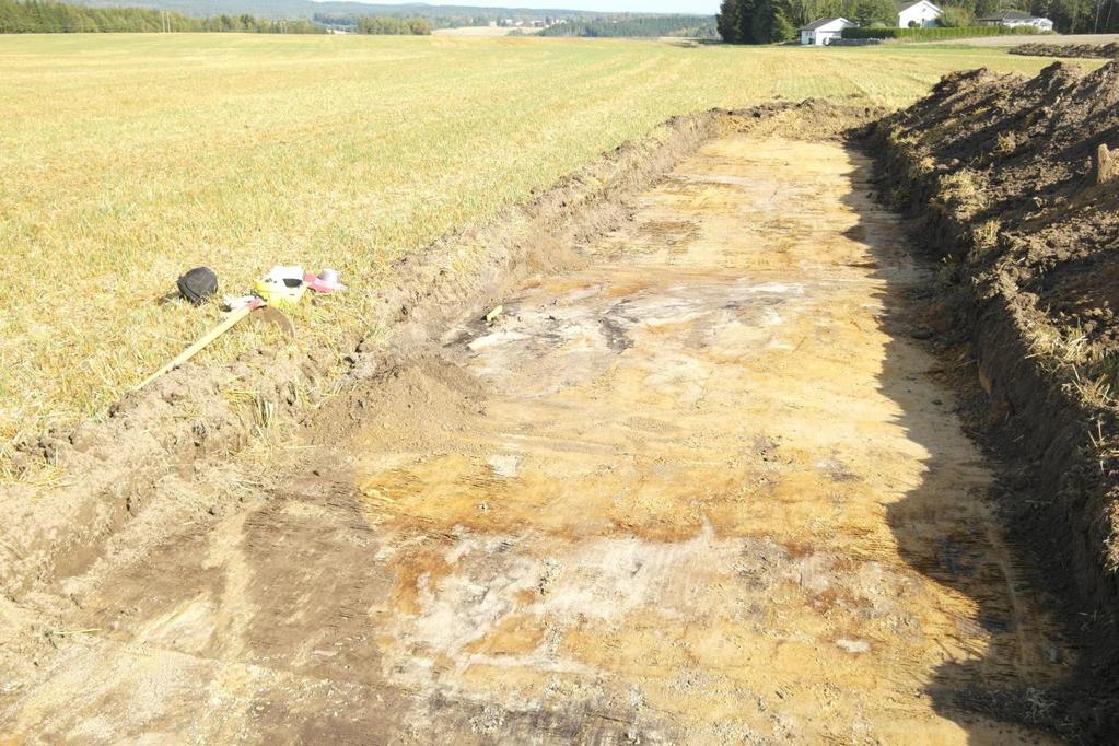 Blekstad gbn r. 25/1. Dren e ring av jor db ruksjord Idnr. 226039. Kokegroplokalitet på Blekstad gbnr. 25/1. Fotonr. 4: Oversiktsbilde av deler av sjakten og området hvor kokegropen ble registrert.