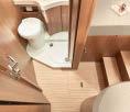 baderom med omkledningsrom + Romslig vaske-/toalettrom med separat dusj Modeller T 144 LE, T 144 QB + Dusj med vannfast dusjmatte i bodelsgulvdesign, kan lett tas ut for rengjøring (T 149 LE) + Kan