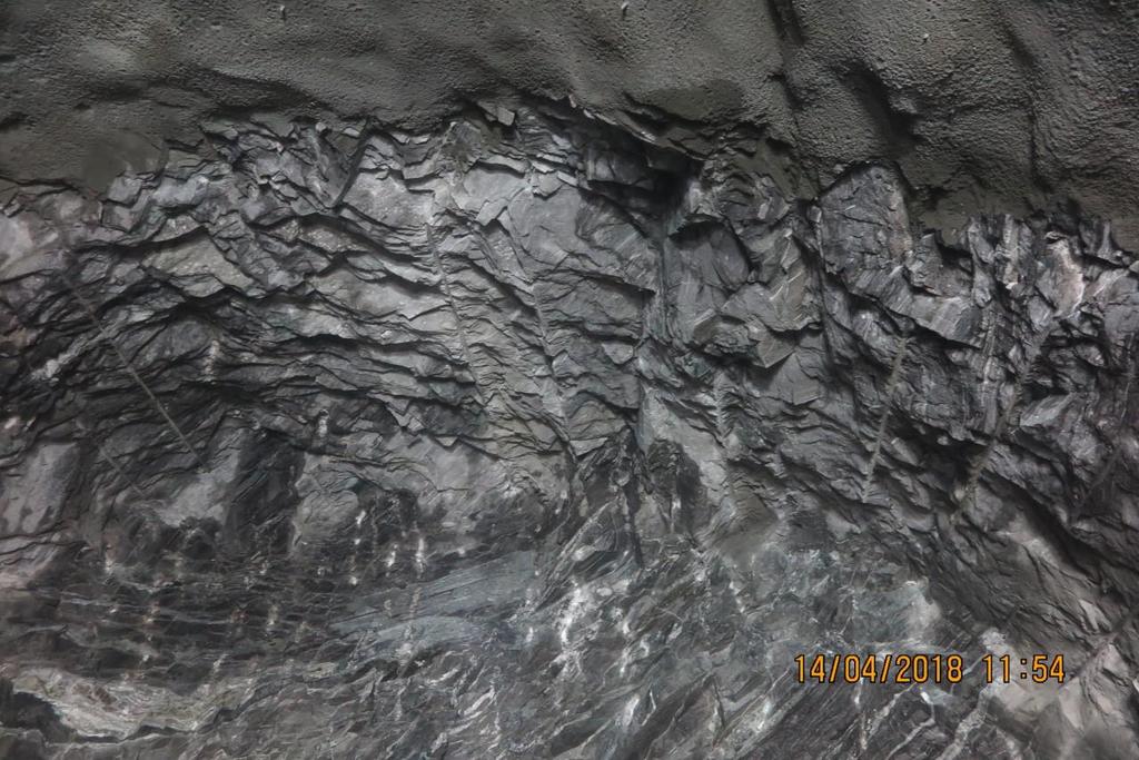 4.4 Resultat fjellkontur Tunnel kontrollørene hos SVV har tatt bilder av fjellkonturen etter hver salve, og ved hjelp av disse bildene kan man se