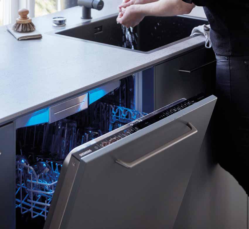 18 HVITEVARER Oppvaskmaskiner SIEMENS. Vi sier det igjen så det er sagt: Siemens oppvaskmaskiner vinner priser nesten hele tiden. Best i Test, lavest energiforbruk, minimalt vannforbruk.