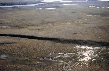 Spørsmål 35 Denne opp til 7 meter høye og 80 kilometer lange skrenten er en ca. 6000 år gammel forkastning. Den er resultatet av det kraftigste kjente jordskjelvet som har rammet Norge.