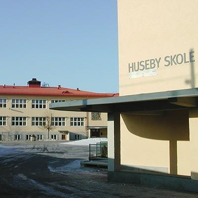 Oslo kommune Utdanningsetaten Huseby minoslo.no Skolens profil Skolens profil Huseby er en 1-7- beliggende i Vestre Aker bydel, ved Hovseter t-banestasjon.