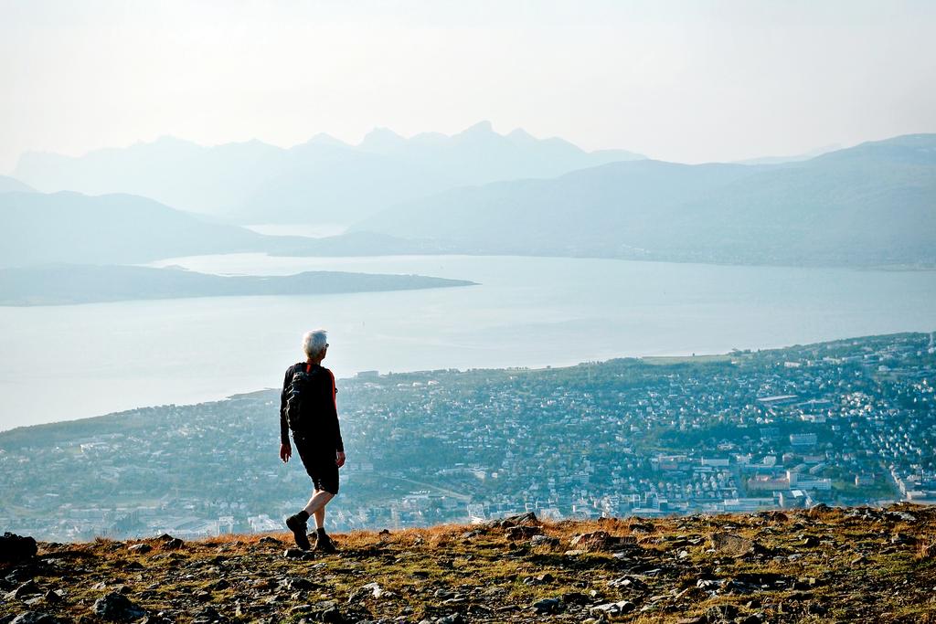 mye ressurser det koster. Spørsmålet om rettferdighet mente vi burde knyttes til sykdomsbyrde eller hvor stort helsetap over livsløpet sykdommen påfører.