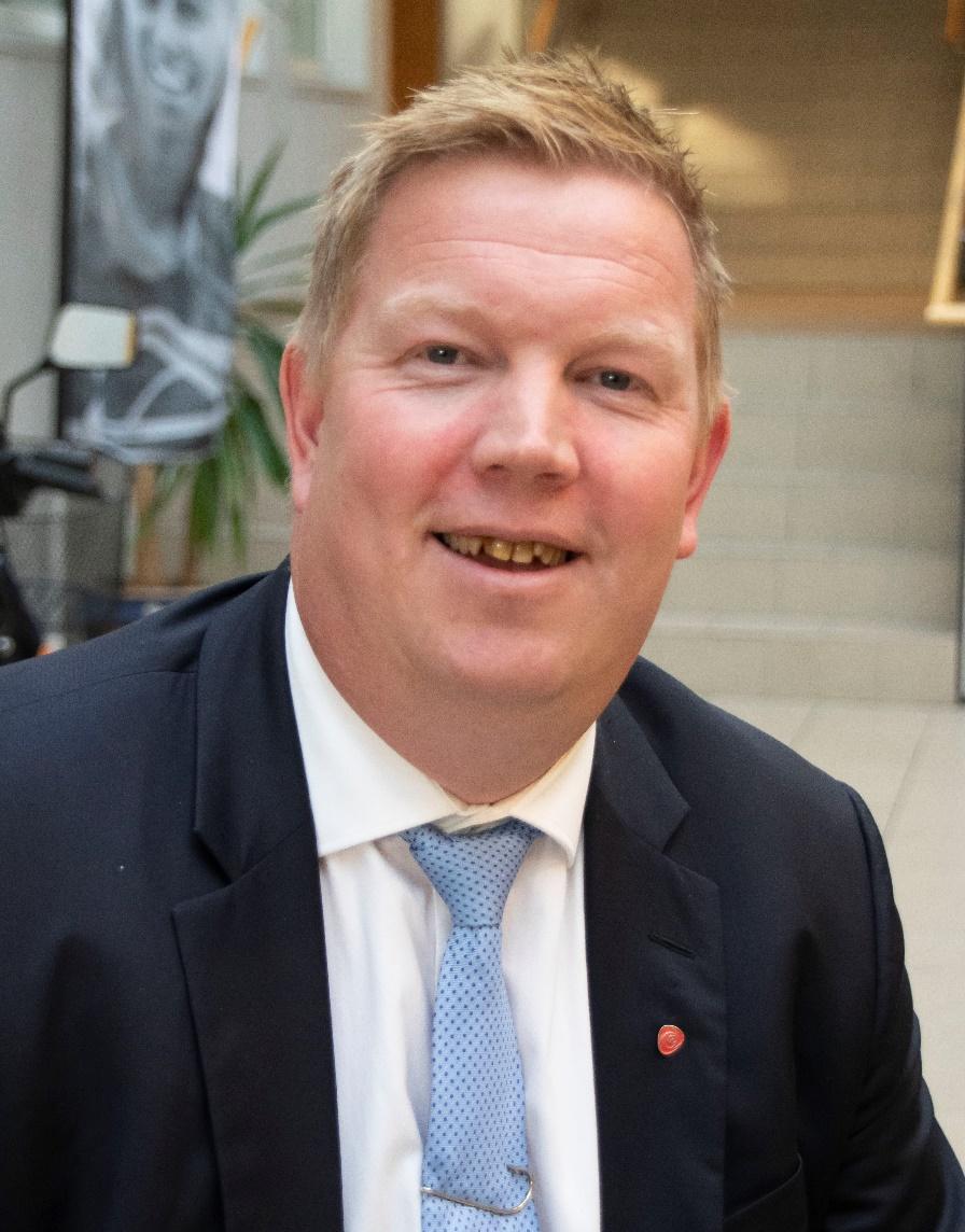 Mildrid Finnehaug fra Arbeiderpartiet ble leder i utvalg Folk. Tom Roger Moen ble valgt til nestleder.