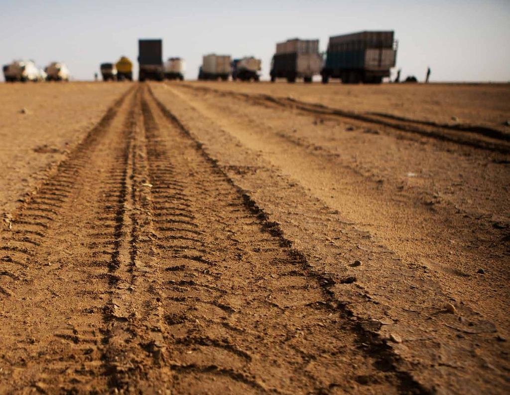 BISTANDSAKTUELT 4.2019 Aktuelt 3 Diesel til aggregater og kjøretøy må ofte fraktes lange avstander i land som Mali (bildet) og Sør- Sudan.