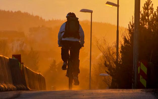 SYKKEL Nesten 70 % av alle bilreiser er under 3 km på landsbasis. Dette tilsvarer en ca. ti minutters sykkeltur. I Kristiansund er sykkelandelen kun 2 %, tross korte avstander i byen.