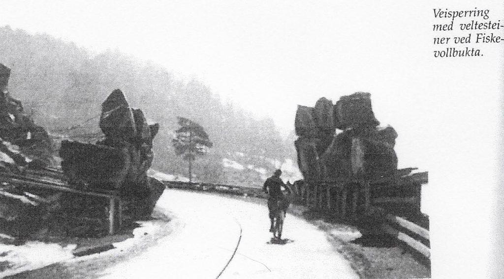 Tyskerne var under hele krigen redde for sabotasje, også i vårt område. De bygget flere veisperringer, bl.a. i Ekebergveien ved Ljabru gård.