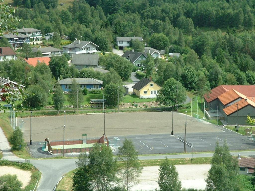 Austerdalen skule har i samarbeid med Grendeutvalget etablert et fantastisk nærmiljøanlegg med både ballbinge, flerbruksflate, fotballbane og utendørs bordtennis anlegg.