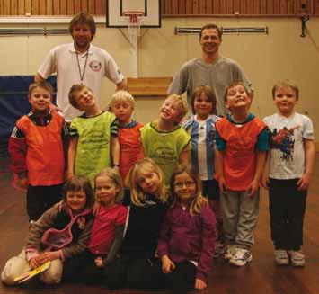 Nytt fotballag Anette Våga Hausten 2009 danna gutar og jenter i fyrste klasse fotballag med Erik og Alf Åge som trenerar. Dei har trent inne i gymsalen kvar torsdag frå 17.00-18.