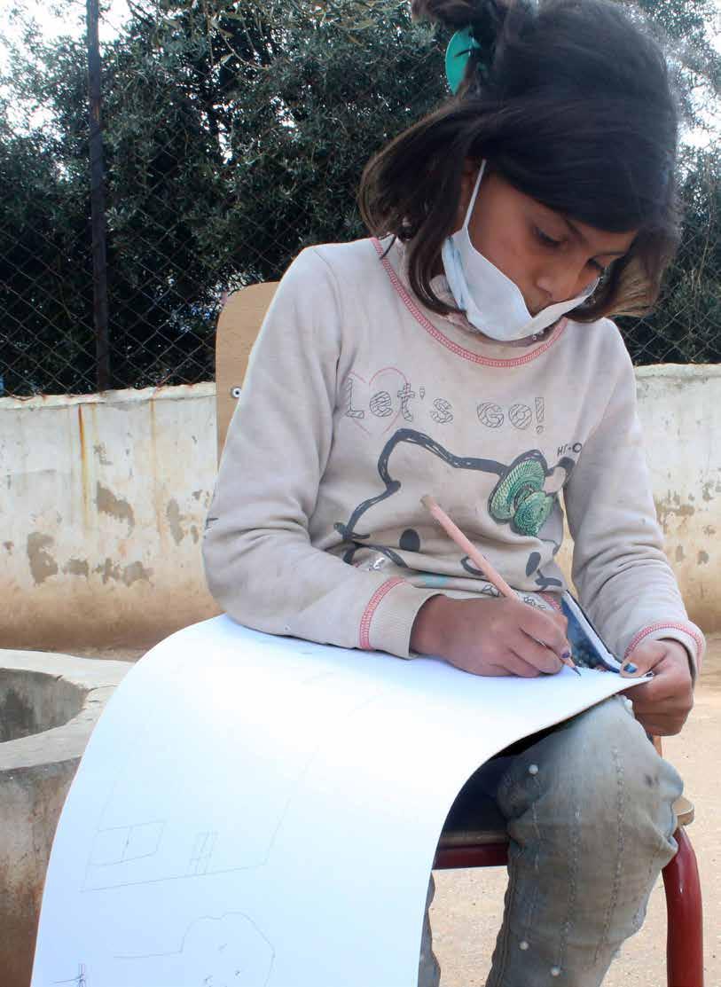 ROSA REVOLUSJON Tala (9) bor i en flyktningleir i Idlib i Syria. Skolen hun går på er støttet av Redd Barna gjennom våre lokale samarbeidspartnere.