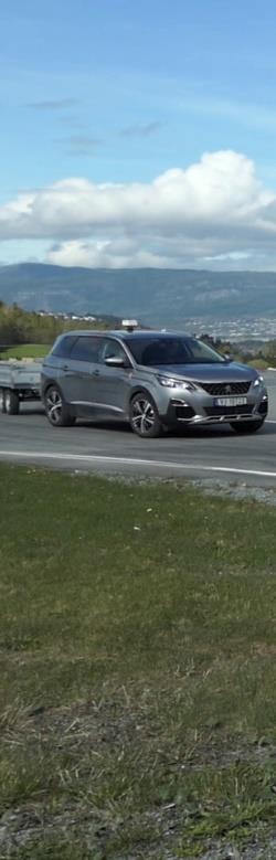 Bilde 16 The Peugeot 5008 performing the roundabout test while towing a trailer Generelt om utprøvingene Flere forskjellige utprøvinger og kombinasjoner av forskjellige parametere er testet