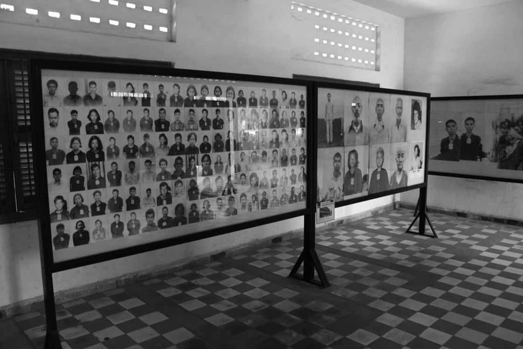 del i Det kambodsjanske dokumentasjonssenteret har de siste årene arrangert det de kaller en «living document tour» hvor personer fra ulike sosiale og etniske grupper fra hele Kambodsja inviteres til