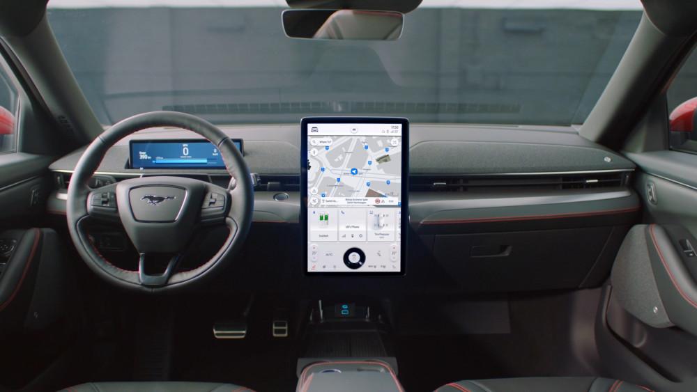 hjem fra jobb. Neste generasjons SYNC infotainment-system får sin debut i nye Mustang Mach-E.