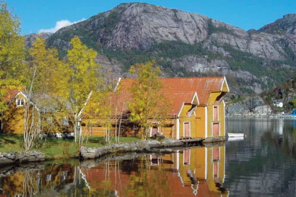 FUSA KOMMUNE Selv om kunsteren Morten Holmefjord i 2003 ble kronet til konge og Fusa kommune erklært som egen stat er kommunen mest kjent for sin glimrende beliggenhet ved fjord og fjell med