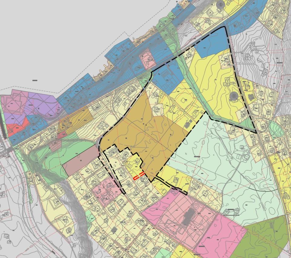 Side 13 av 44 Nasjonal arealplan-id: 2017001 Planområde vist på kartgrunnlag med kommunedelplan. (svart stipla strek er 1. varsel, raud stipla strek er 2. varsel utvida område). 6.2. Dagens arealbruk og tilstøytande arealbruk Arealet består i hovudsak av dyrka mark, men med noko innslag av skog lengst sør.