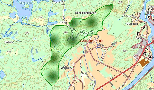 27 ask. Ask kan danne lokale småbestand. Spredt innimellom opptrer svartor og eldre individer av eik. Både eik og lind når opp i ca 1,5 m³.