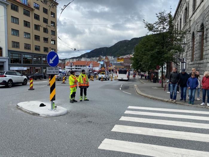 5 TEKNISK OG PRAKTISK GJENNOMFØRING 5.1 Bakgrunn Statens vegvesen har i samråd med Vestland fylkeskommune og Bergen kommune, Bymiljøetaten som veieiere for hhv.