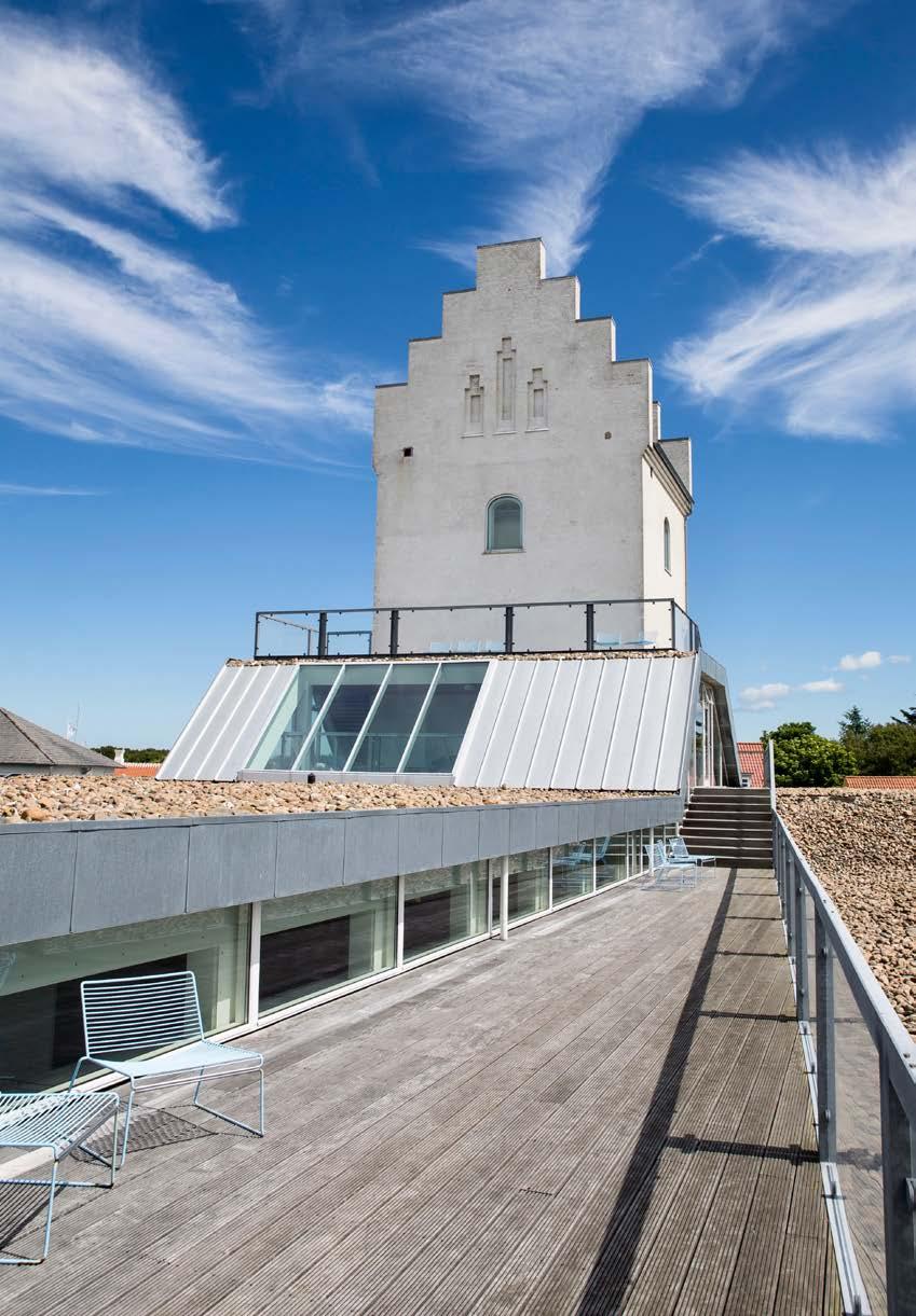 FOTO: FINN TAUL KIRKE-SPA: Spa-anlegget Læsø Kur er på mange måter enestående, der det er bygget inn i den tidligere Vesterø Havnekirke. Fra toppen av tårnet har du en fabelaktig utsikt mot havet.