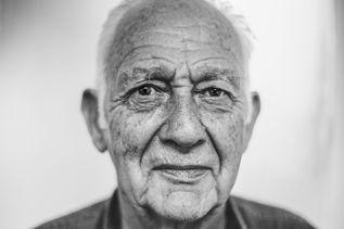 Prøv selv: Bli kjent med Karsten Dette vet du fra før: 78 år Kommer fra Namsos Diagnose: Alzheimer Symptomer: Mye tankekaos Observasjoner: Har lett for å bli sint og fortvilet, oppleves som roligere