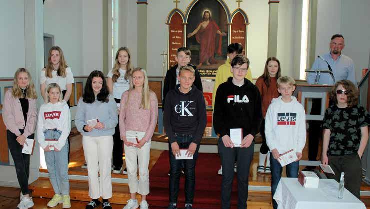 4 Nytt konfirmantkull i ytre Sund Sund Sokneblad Det nye konfirmantkullet i ytre Sund vart presenterte i Kausland kyrkje søndag 27. september.