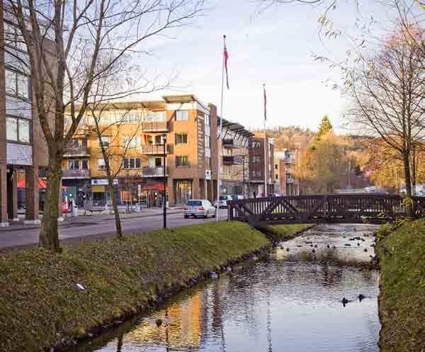 Bo på Kruttverket Skoglia ligger sentralt til på Kruttverket, ved Rotnes i Nittedal. Her er det kort vei til det du måtte trenge i hverdagen.