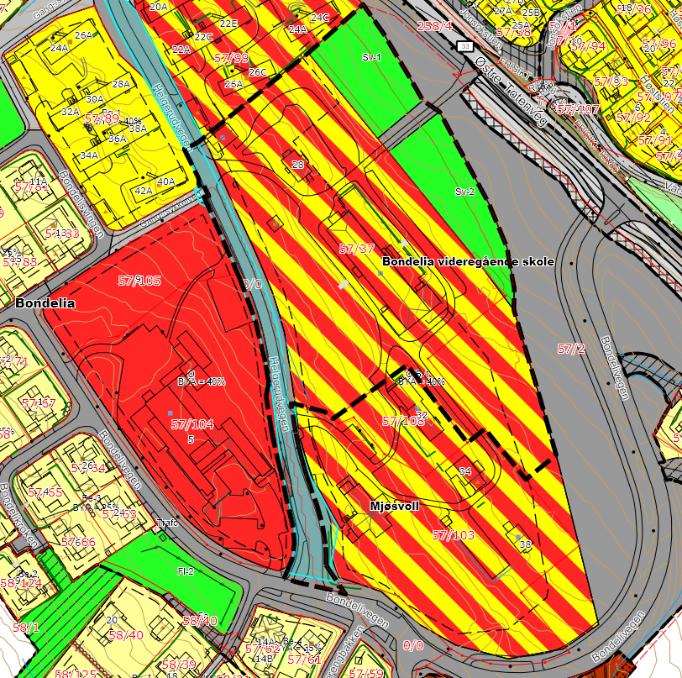 Figur 2. Planområdet markert med svart, stiplet strek over gjeldende reguleringsplan/bebyggelsesplan. 1.