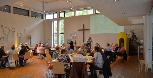 6 Impressionen vom Familiengottesdienst am Vormittag ein.