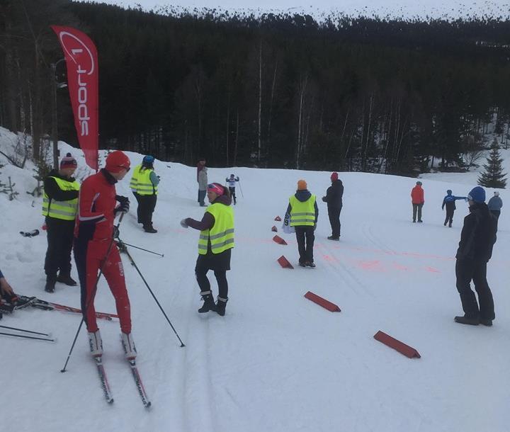 SMITTEVERNPROTOKOLL OG MANUAL FOR ARRANGEMENT I LIA I 2021 INNLEDNING Denne arrangementsmanualen er utarbeidet for skirenn og treninger i Lom Ils anlegg i Lia, Måsåmyrbakkjen.