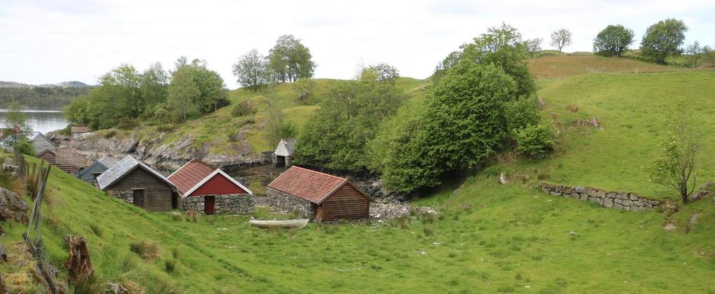 Strandrydding i Lygravågen. 1830: jekta Den Gode Hensigt har ankomst ved Meierikaien i Lygravågen. Skrin på land og opp til friluftsgudstenste på platå oppanfor vågen.